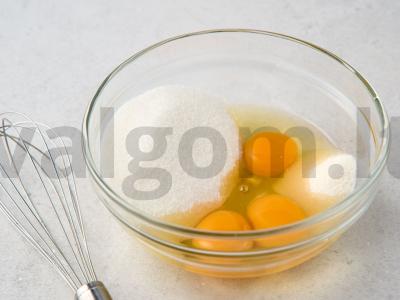 Vyšnių pyragas lėtoje viryklėje Žingsnis 1