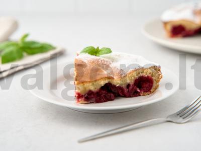 Vyšnių pyragas lėtoje viryklėje pagrindine nuotrauka