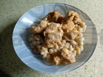 Kiaulienos guliašas su pomidorų-grietinės padažu pagrindine nuotrauka