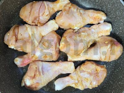 Kvapnūs vištienos blauzdos sojų padaže keptuvėje Žingsnis 3