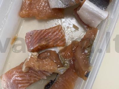 Raudonos žuvies salotos su kukurūzais Žingsnis 1