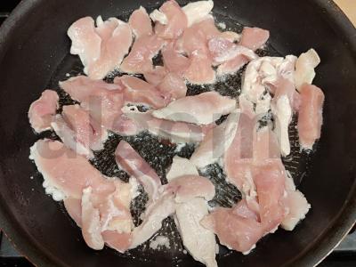 Vištienos krūtinėlės padažas su ryžiais Žingsnis 1