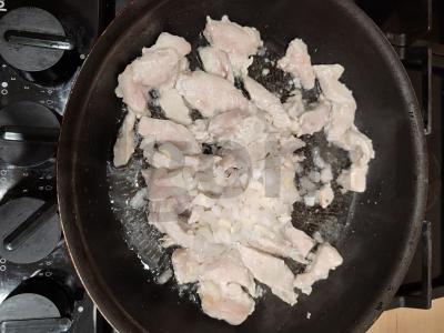 Vištienos krūtinėlės padažas su ryžiais Žingsnis 2