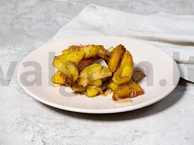 Kepta bulvė lėtoje viryklėje pagrindine nuotrauka