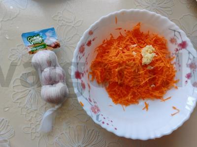 Morkų užkandis su česnaku Žingsnis 4