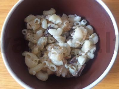 Makaronai su grybais, svogūnais ir sūriu pagrindine nuotrauka