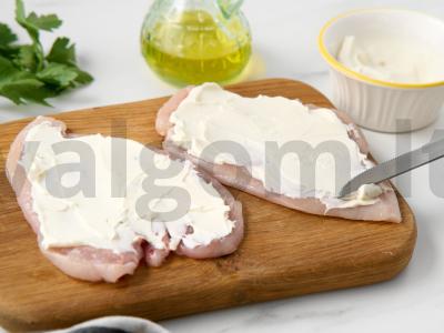 Vištienos ritinėliai su spanguolėmis Žingsnis 2