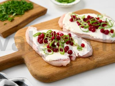 Vištienos ritinėliai su spanguolėmis Žingsnis 3