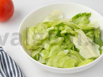 Rūkyto upėtakio salotos Žingsnis 1