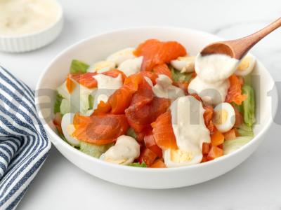 Rūkyto upėtakio salotos Žingsnis 6