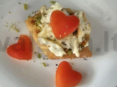 Avokado, pomidorų ir kiaušinių skramblių tostai pusryčiams Žingsnis 3