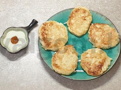 Švelnūs bananiniai varškėčiai pagrindine nuotrauka