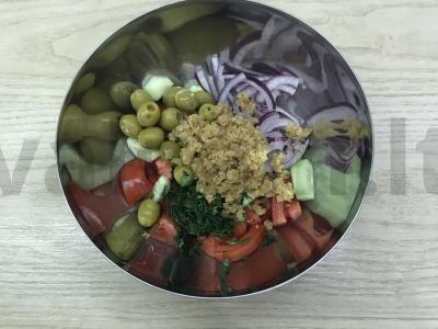 Daržovių salotas su quinoa Žingsnis 4