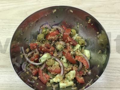 Daržovių salotas su quinoa Žingsnis 5
