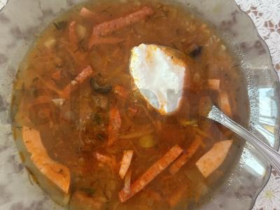 „Raudonasis sūrytas“ iš kalakuto pagrindine nuotrauka