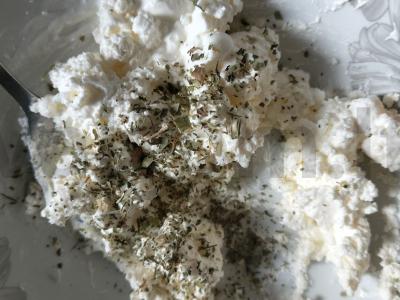 Sumuštinis su raudonąja ikra, varške ir agurku Žingsnis 2