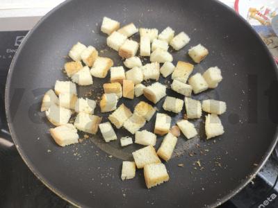 Cezario salotas su kalakutiena ir parmezanu Žingsnis 5