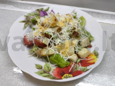 Cezario salotas su kalakutiena ir parmezanu pagrindine nuotrauka