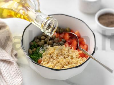 Tabule salotos su bulguru ir kaparėliais Žingsnis 5