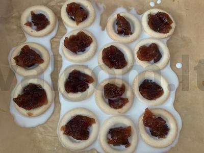 Sausainiai su uogiene ir žemės riešutais Žingsnis 2