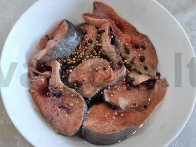 Skaniausia prieskonių sūdyta žuvis Žingsnis 4