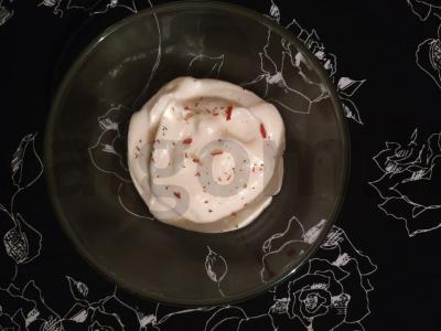 Pieno padažas mikrobangų krosnelėje pagrindine nuotrauka