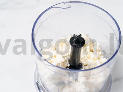 Paprasta varškės apkepas su razinomis Žingsnis 2