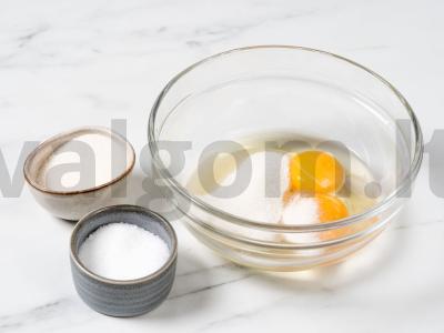 Paprasta varškės apkepas su razinomis Žingsnis 4