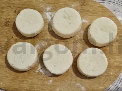 Švelnūs varškėčiai su šokoladu ir baltymų mišiniu Žingsnis 4