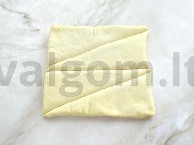 Kruasanai su virta saldžia grietinėle Žingsnis 1