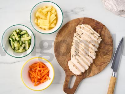 Salotos su vištiena ir ananasais Žingsnis 2