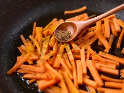 Salotos su vištiena ir ananasais Žingsnis 4