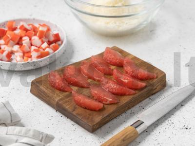 Salotos su greipfrutais ir krabų lazdelėmis Žingsnis 3