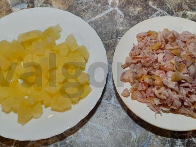 Salotas „Vištiena su ananasais“ Žingsnis 1