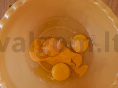 Omletas su svogūnais ir dešra Žingsnis 3