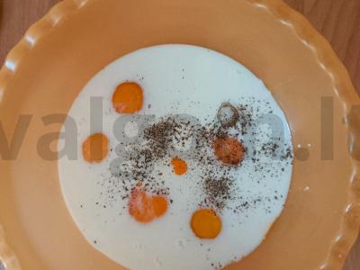 Omletas su svogūnais ir dešra Žingsnis 4