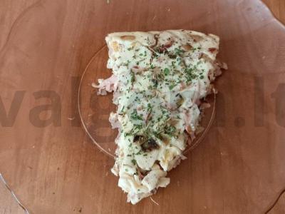 Omletas su svogūnais ir dešra pagrindine nuotrauka