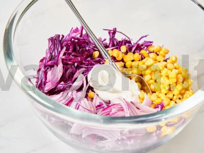 Raudonos kopūstų salotos Žingsnis 3