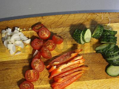 Salotos su tunu ir šviežiais daržovėmis Žingsnis 2