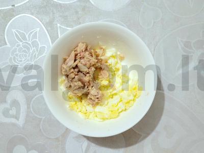 Sveiki sumuštiniai su varškės sūriu ir konservuota tunu Žingsnis 2