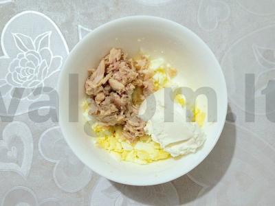 Sveiki sumuštiniai su varškės sūriu ir konservuota tunu Žingsnis 3