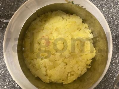 Sluoksniuota salota su kiviais Žingsnis 1