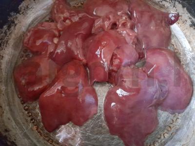 Troškinta vištienos kepenėlė lėtoje viryklėje su prieskoniais ir grietine Žingsnis 2