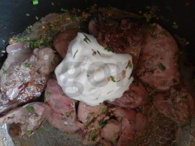 Troškinta vištienos kepenėlė lėtoje viryklėje su prieskoniais ir grietine Žingsnis 6