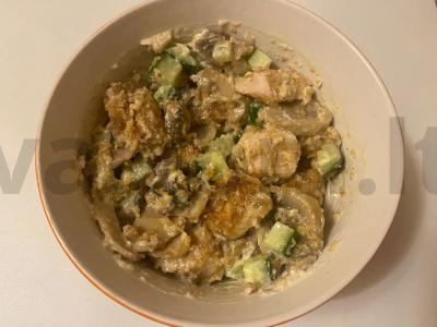 Šiltas salotas „Torensol“ su kalakutiena ir grybais pagrindine nuotrauka