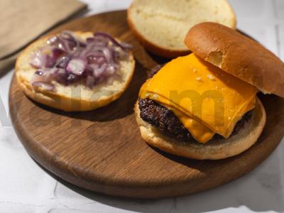 Sūrio ir kepto svogūno burgeris Žingsnis 6