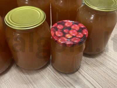 Obuolių sultys žiemai pagrindine nuotrauka