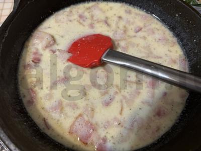 Skanūs makaronai su sūrio padažu ir bekonu Žingsnis 5