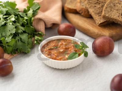 Aštrus padažas su slyvomis pagrindine nuotrauka