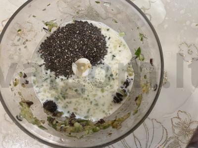 Gurku, chia sėklų ir džiovintų slyvų kokteilis Žingsnis 3